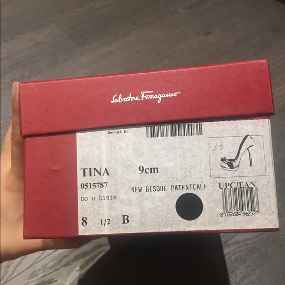 Excellent condition Ferragamo Tina Heels - Picture 5 of 6